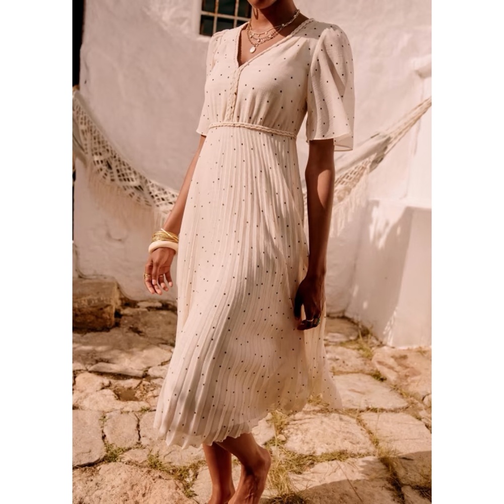 SOLD ON CURTSY - Picture 10 of 10